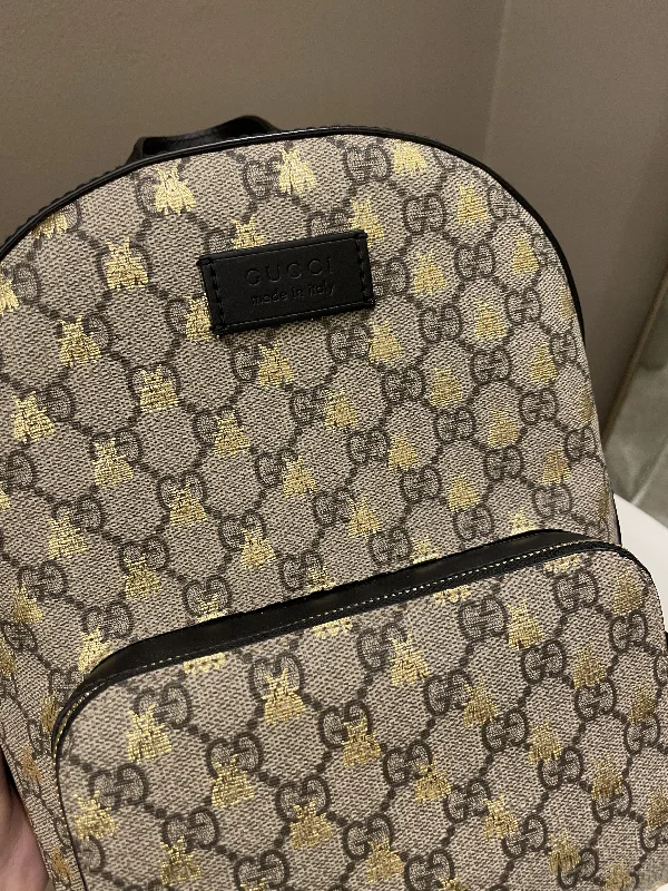 Water-resistant travel backpacksGucci Bee GG Supreme Backpack Black / Gold