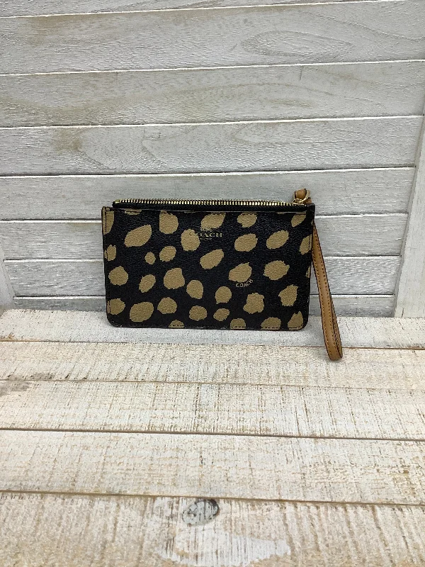 Elegant clutch bags for weddingsWristlet Designer By Coach  Size: Small