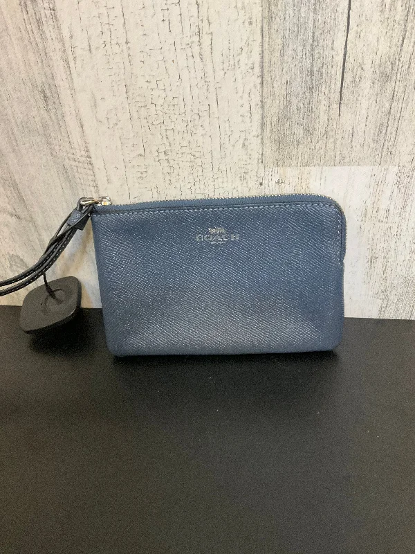 Sustainable fashion bagsWristlet Designer By Coach  Size: Small