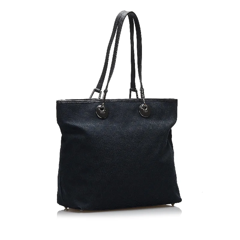 Vegan leather handbagsGucci GG Canvas Eclipse Tote (SHG-c0MN9M)