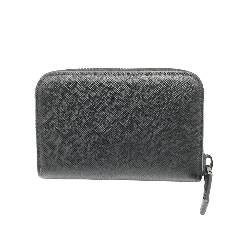 Vintage-inspired handbagsPRADA Saffiano Wallet