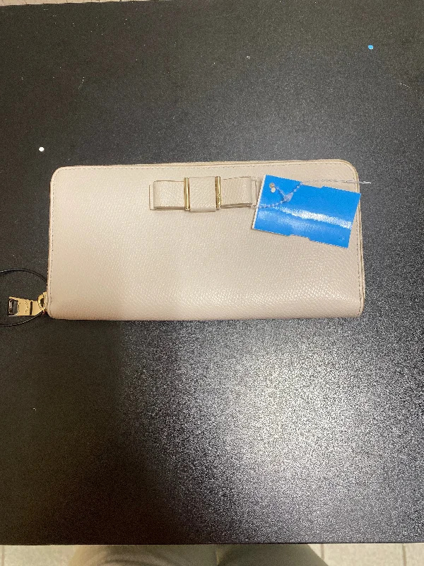 Large capacity travel bagsWallet Designer By Coach  Size: Medium