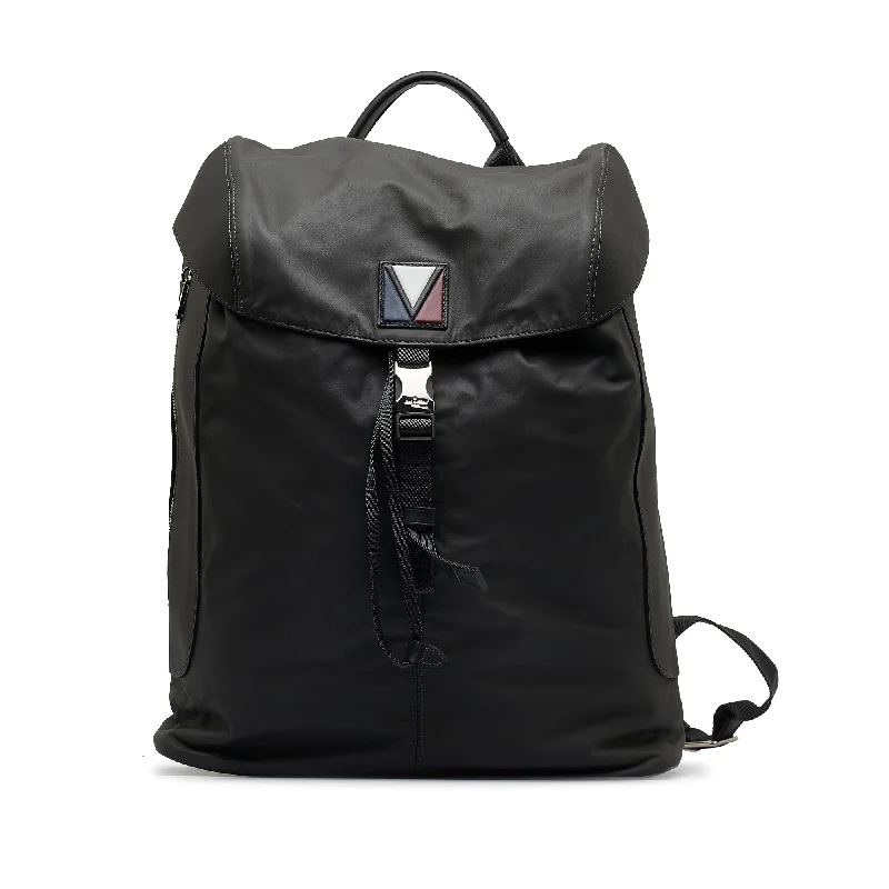 Sustainable fashion bagsBlack Louis Vuitton V-Line Pulse