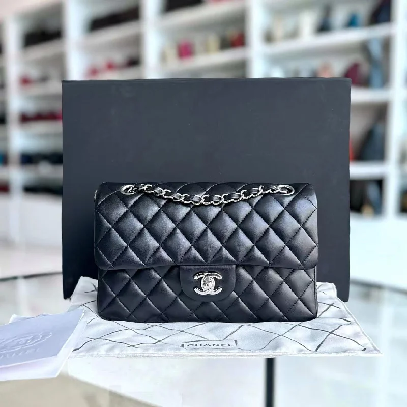 Large capacity travel bags*2019 Receipt* Small Double Flap 23CM Quilted Lambskin Black Silver Hardware Series 27