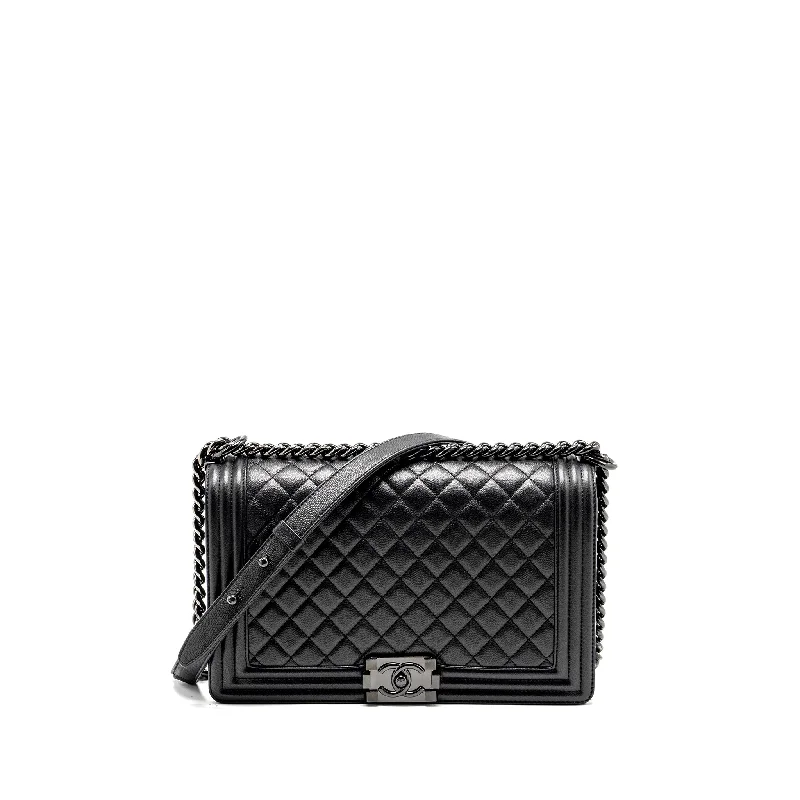 Vintage-inspired handbagsChanel New Medium Boy Bag Caviar So Black